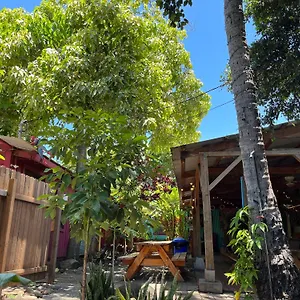 Hostel Banana Maui 
